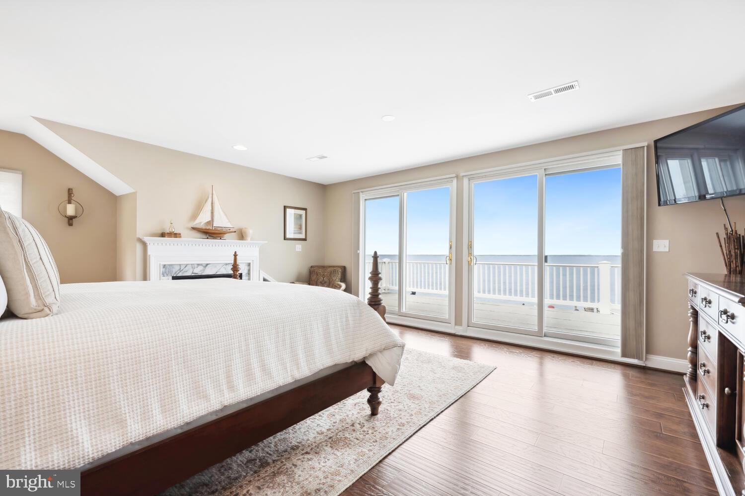 QUEEN ANNE COLONY - Residential