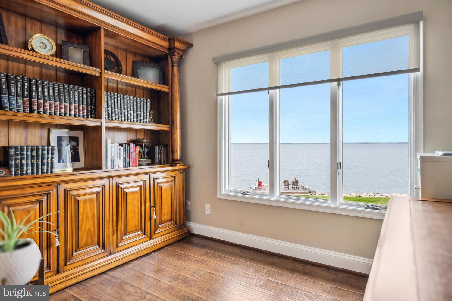 QUEEN ANNE COLONY - Residential