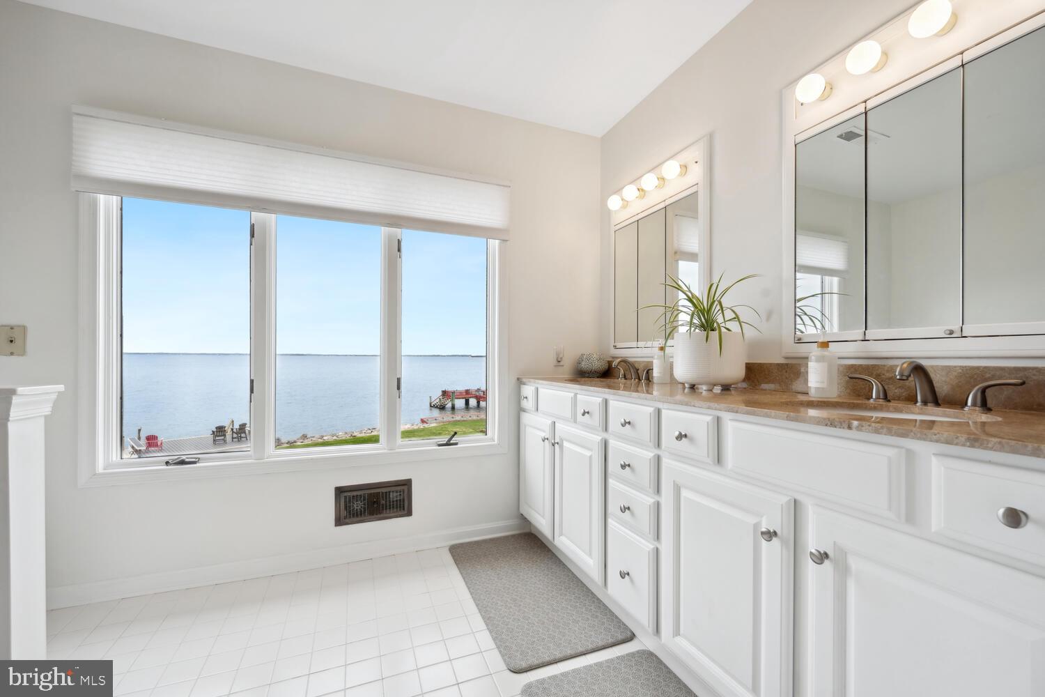 QUEEN ANNE COLONY - Residential