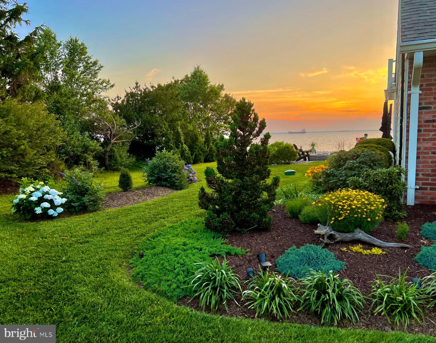 QUEEN ANNE COLONY - Residential