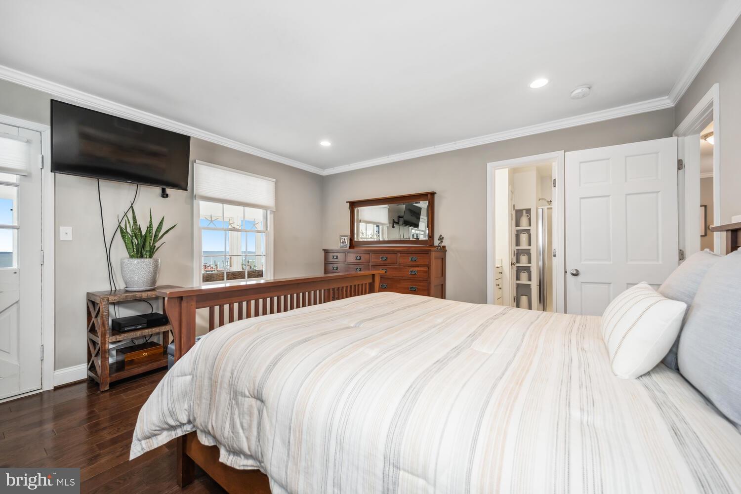 QUEEN ANNE COLONY - Residential