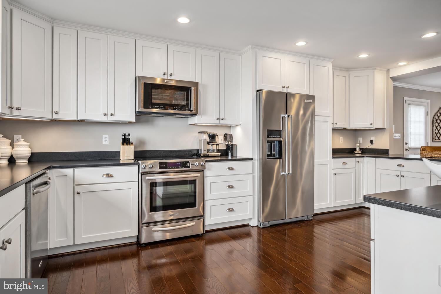 QUEEN ANNE COLONY - Residential