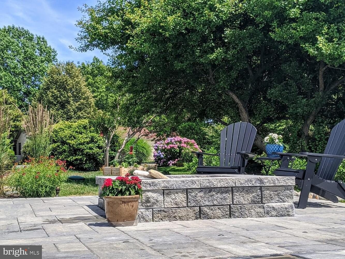 QUEEN ANNE COLONY - Residential