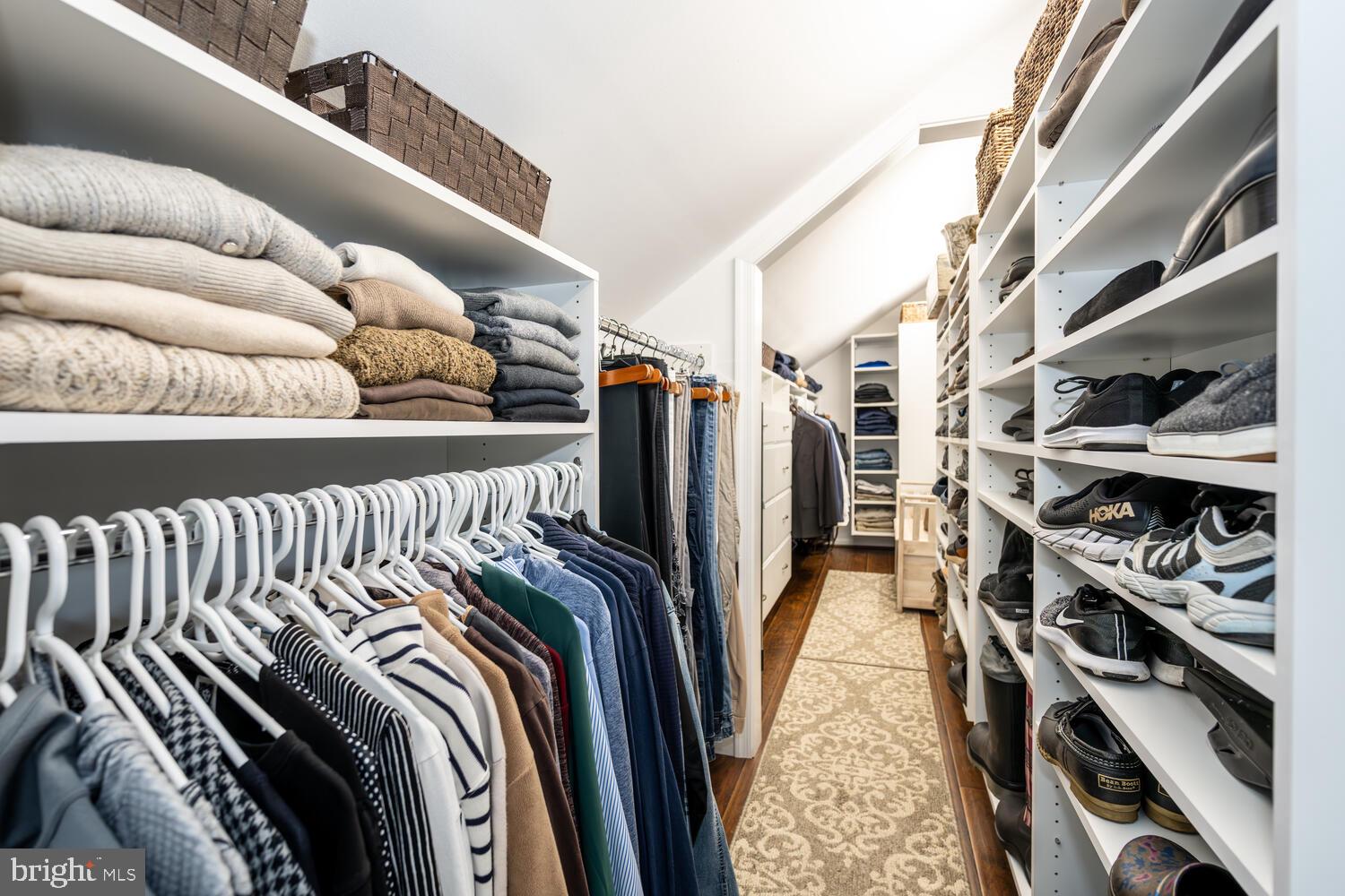 QUEEN ANNE COLONY - Residential