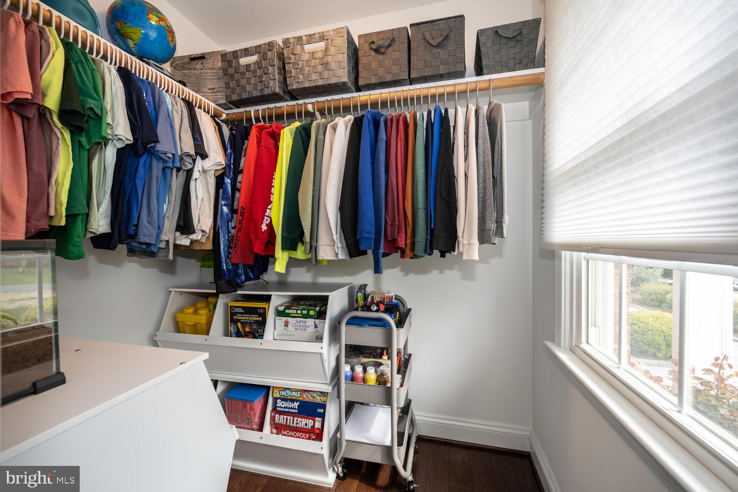 QUEEN ANNE COLONY - Residential