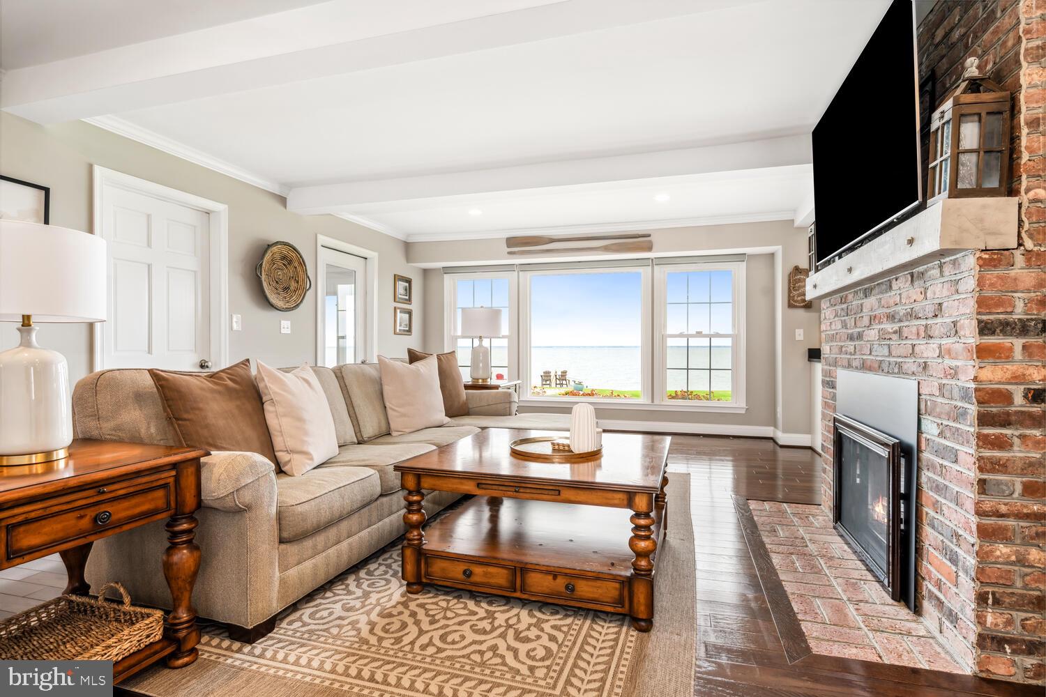 QUEEN ANNE COLONY - Residential