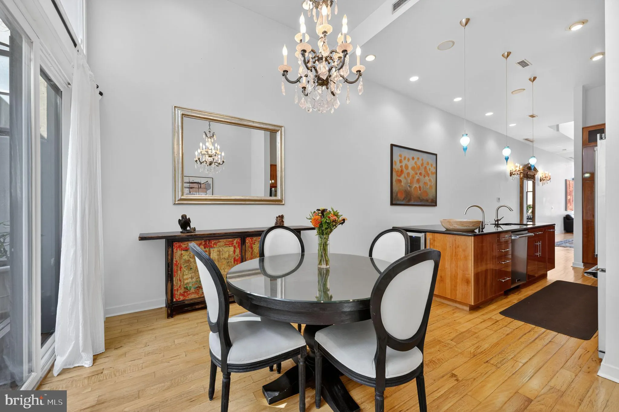 Philadelphia, Pennsylvania 19106, United States, 3 Bedrooms Bedrooms, ,4 BathroomsBathrooms,Residential,Active,223616