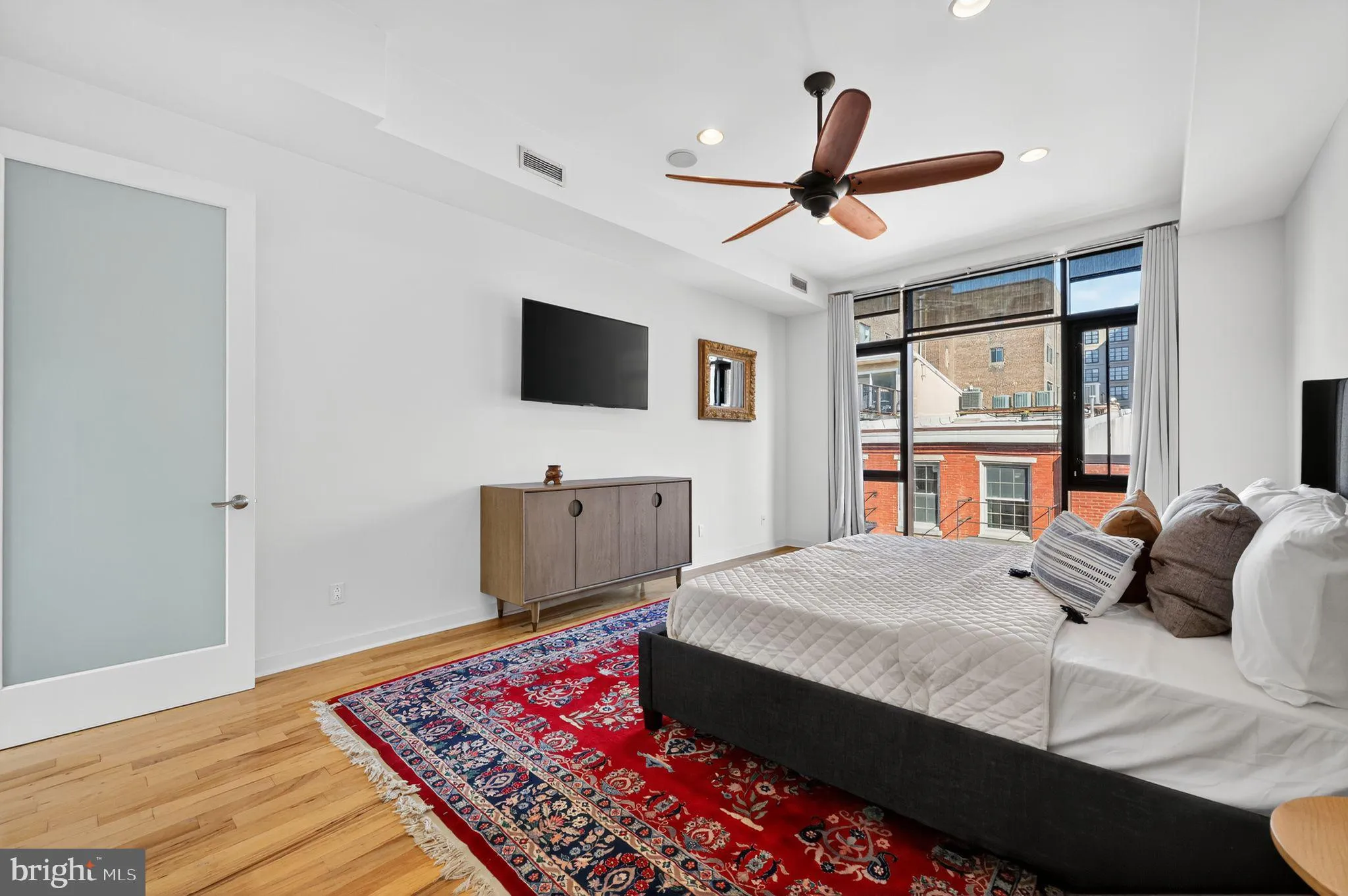 Philadelphia, Pennsylvania 19106, United States, 3 Bedrooms Bedrooms, ,4 BathroomsBathrooms,Residential,Active,223616