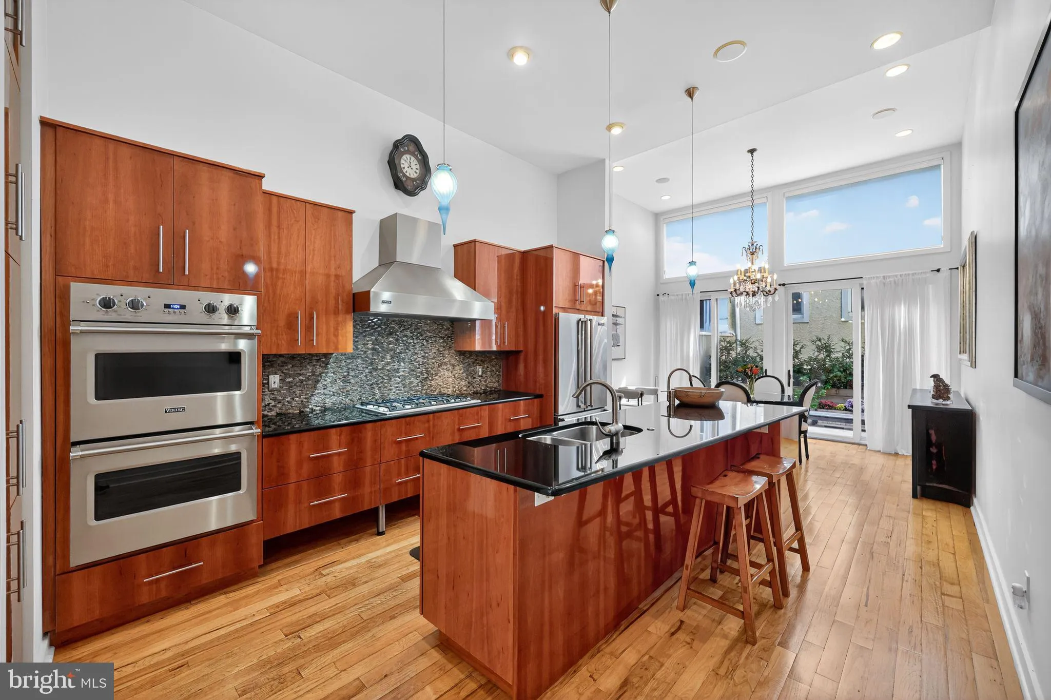 Philadelphia, Pennsylvania 19106, United States, 3 Bedrooms Bedrooms, ,4 BathroomsBathrooms,Residential,Active,223616