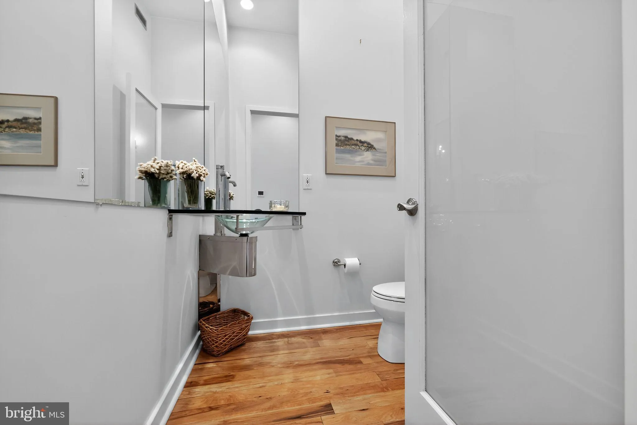 Philadelphia, Pennsylvania 19106, United States, 3 Bedrooms Bedrooms, ,4 BathroomsBathrooms,Residential,Active,223616