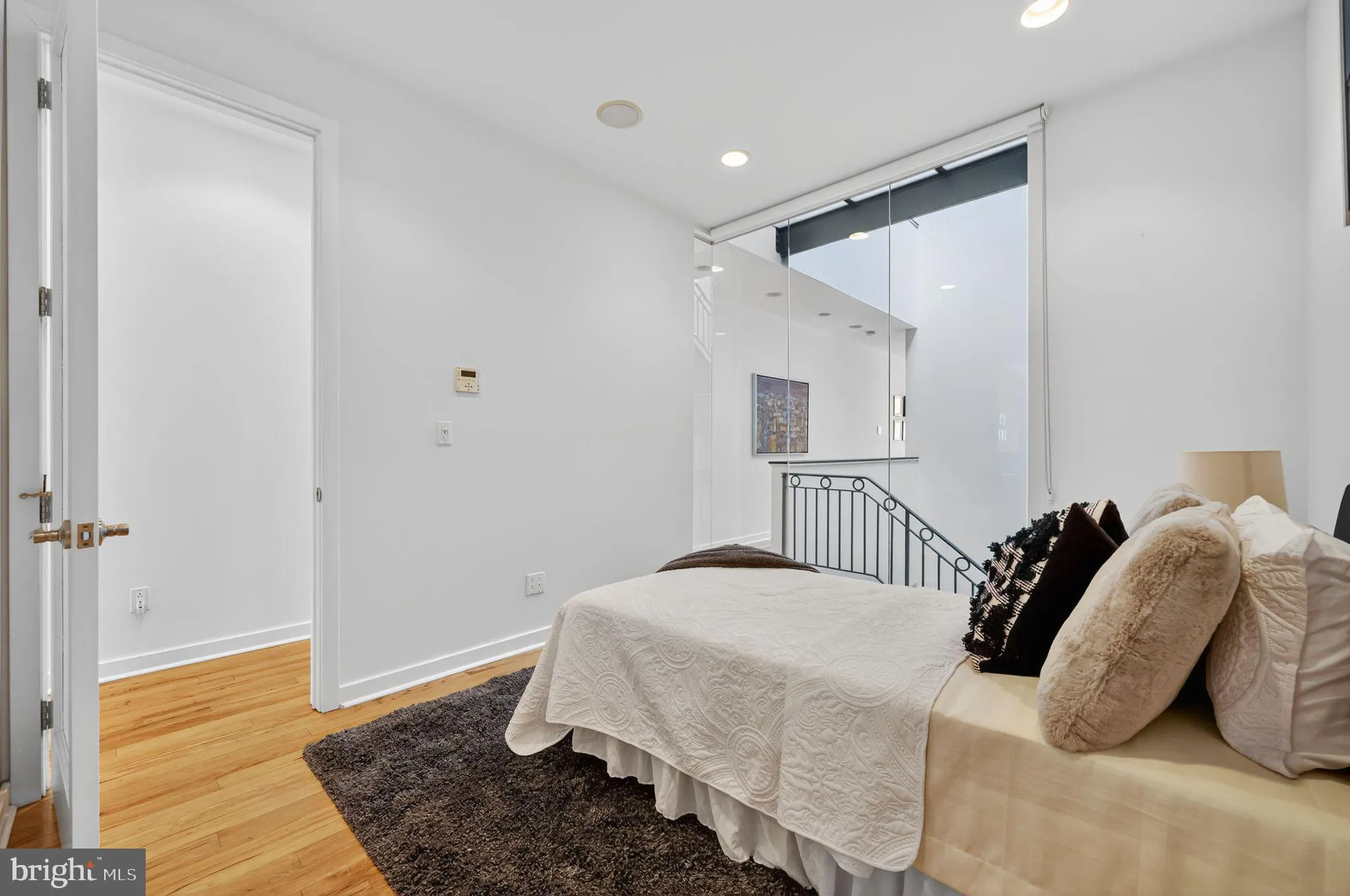 Philadelphia, Pennsylvania 19106, United States, 3 Bedrooms Bedrooms, ,4 BathroomsBathrooms,Residential,Active,223616