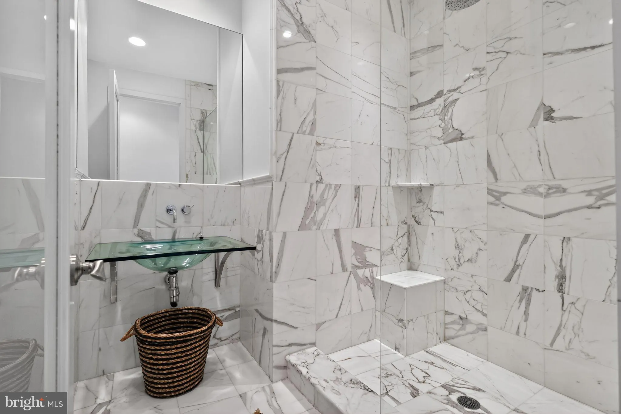 Philadelphia, Pennsylvania 19106, United States, 3 Bedrooms Bedrooms, ,4 BathroomsBathrooms,Residential,Active,223616