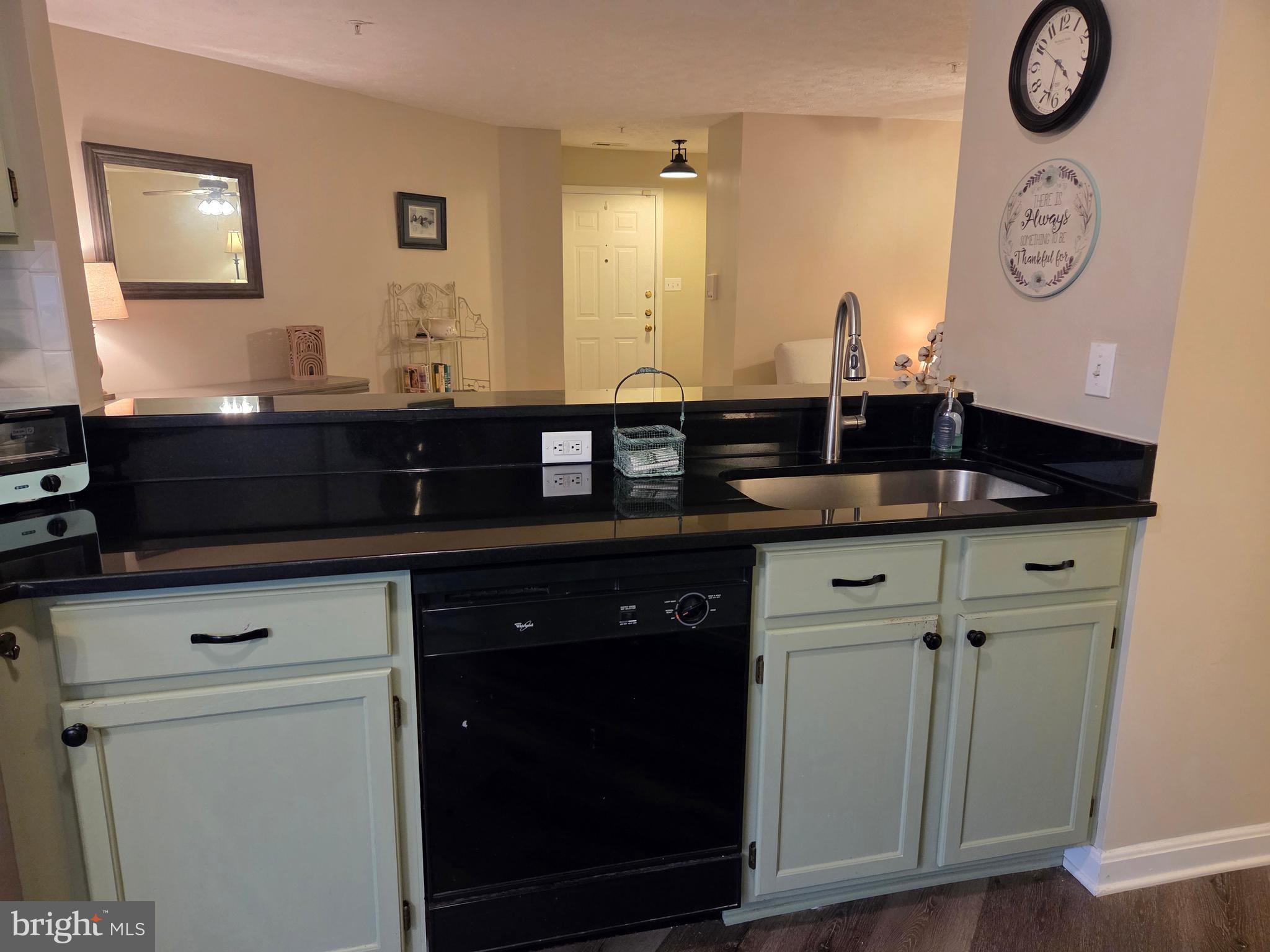 BAYLAND CONDO - Residential