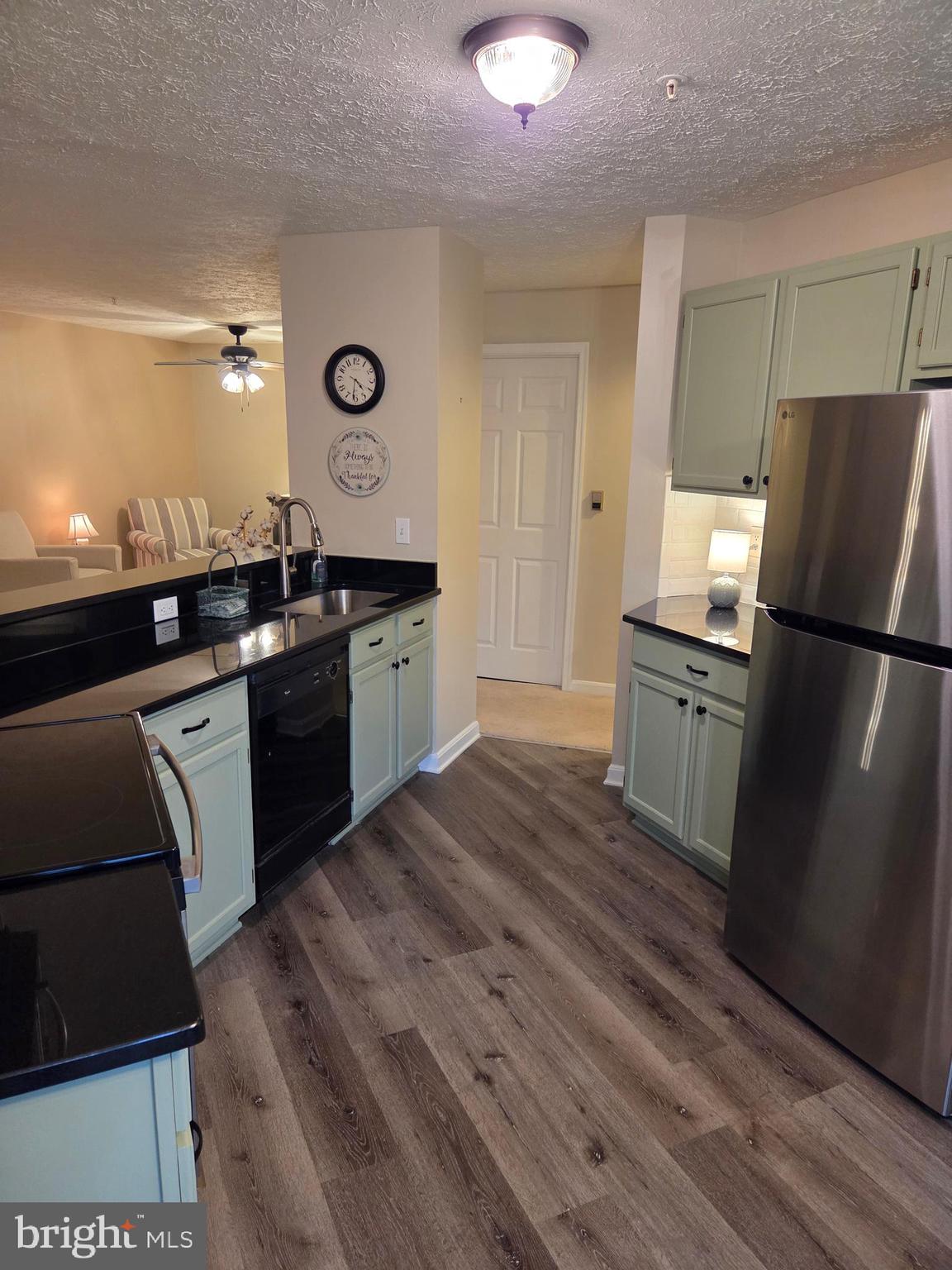 BAYLAND CONDO - Residential