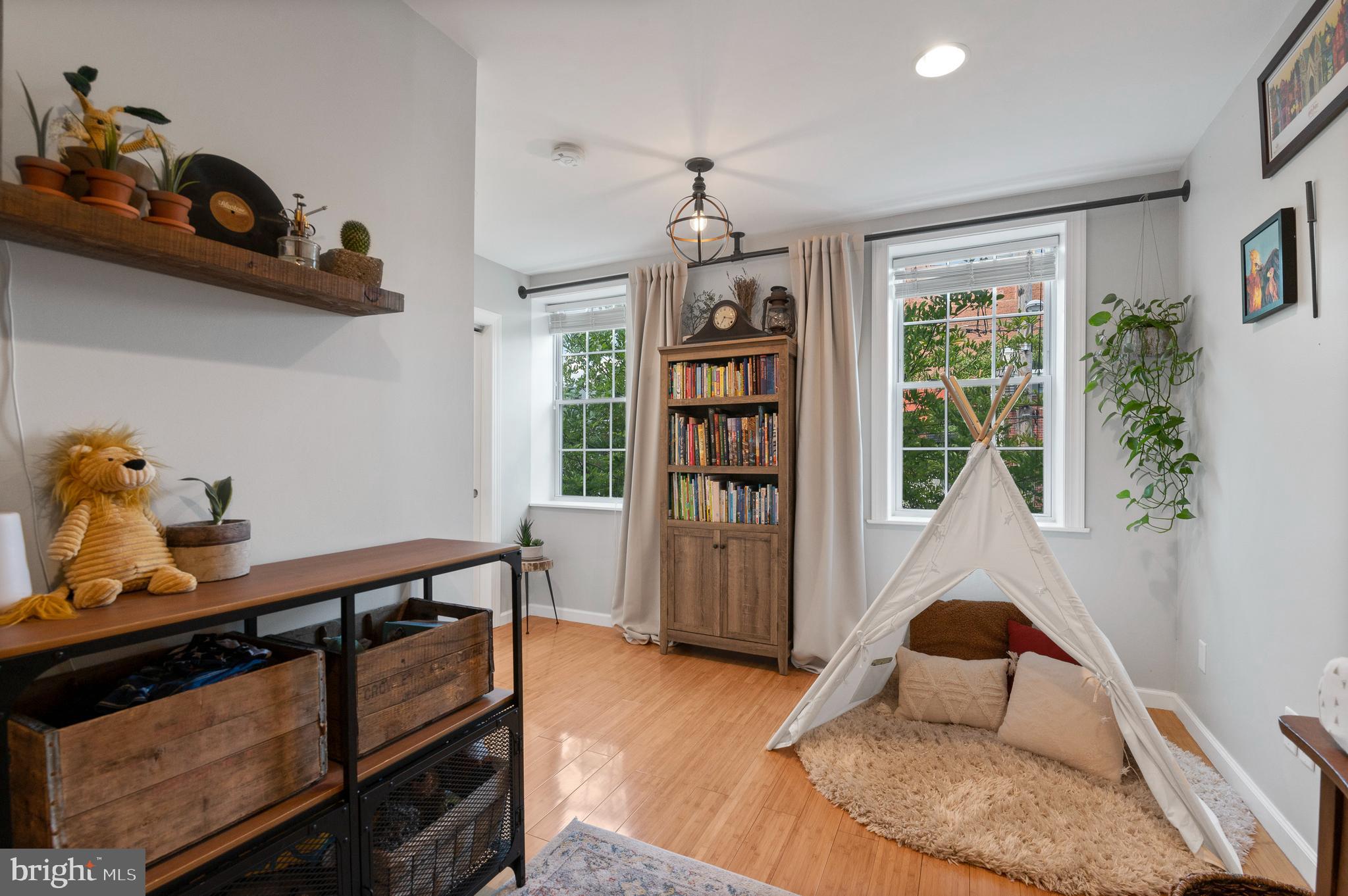 POINT BREEZE - Residential