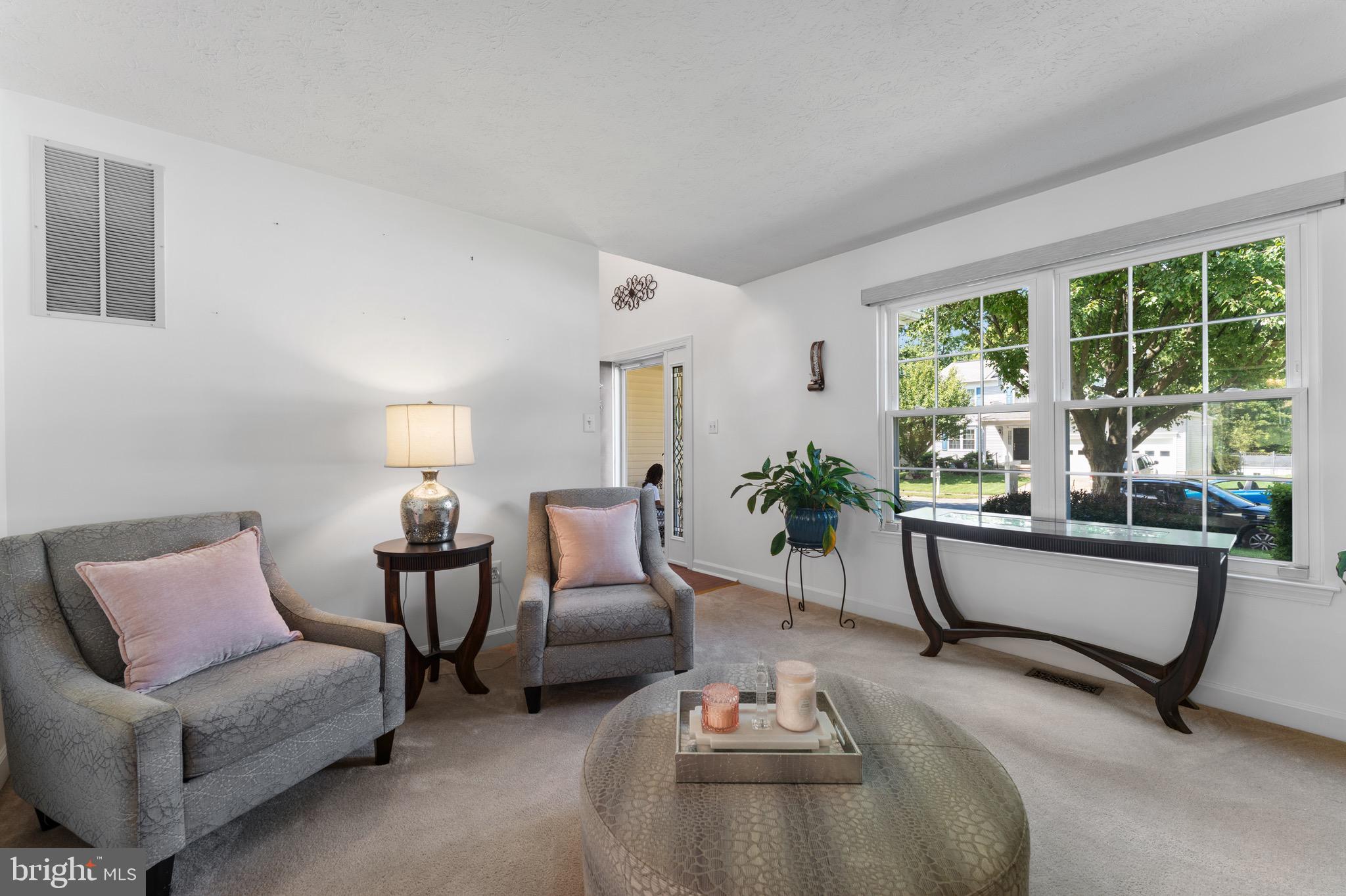 6208 GREENLEAF LANE