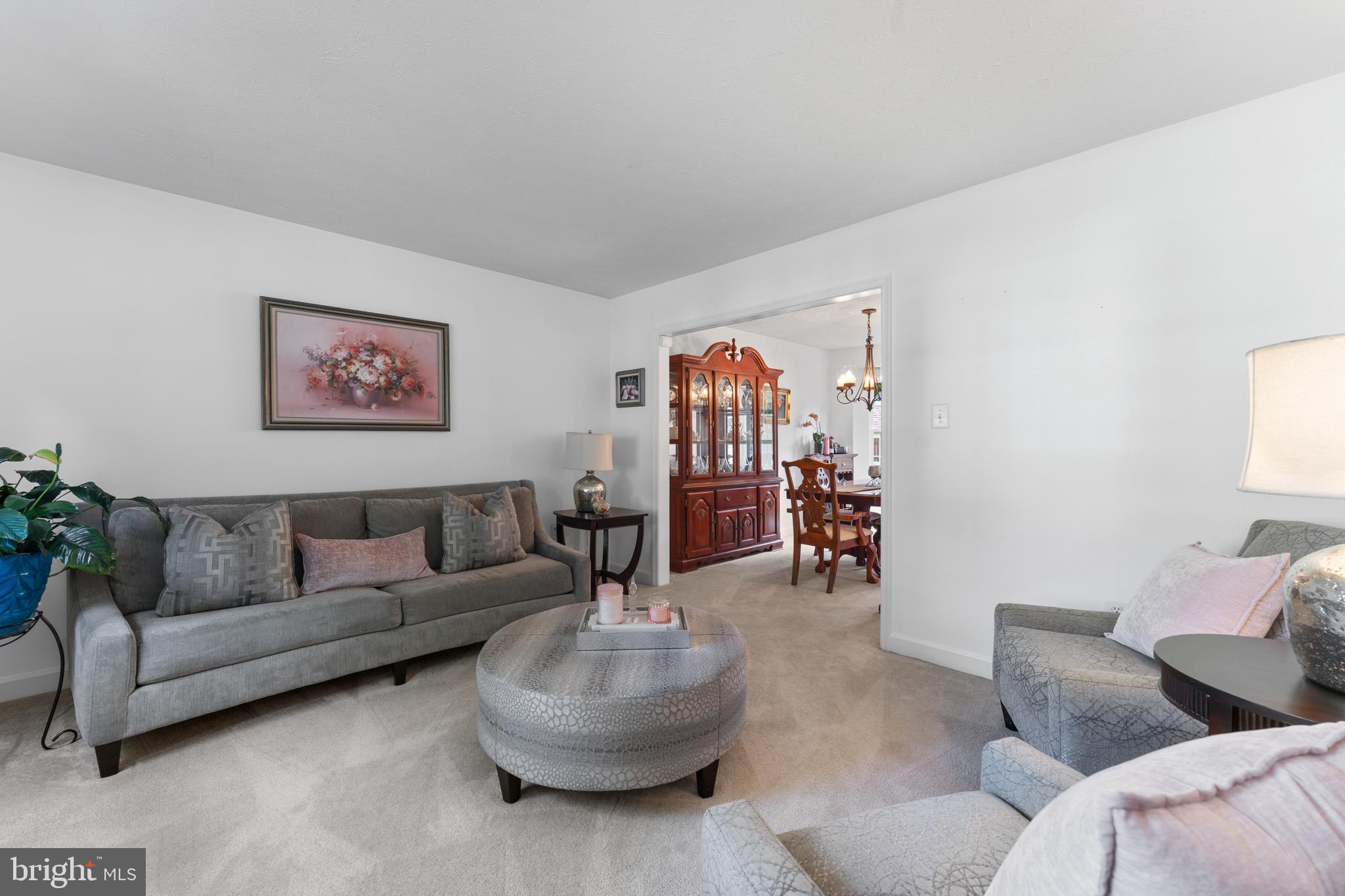 6208 GREENLEAF LANE