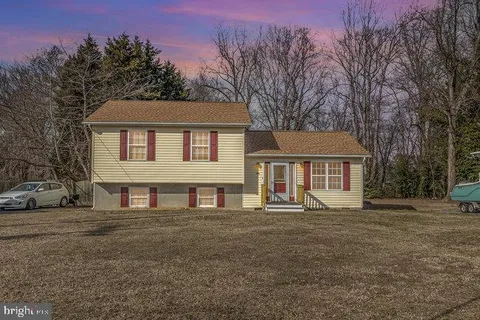 155 Barracks Beach Drive, Colonial Beach, VA MLS: VAWE2008234