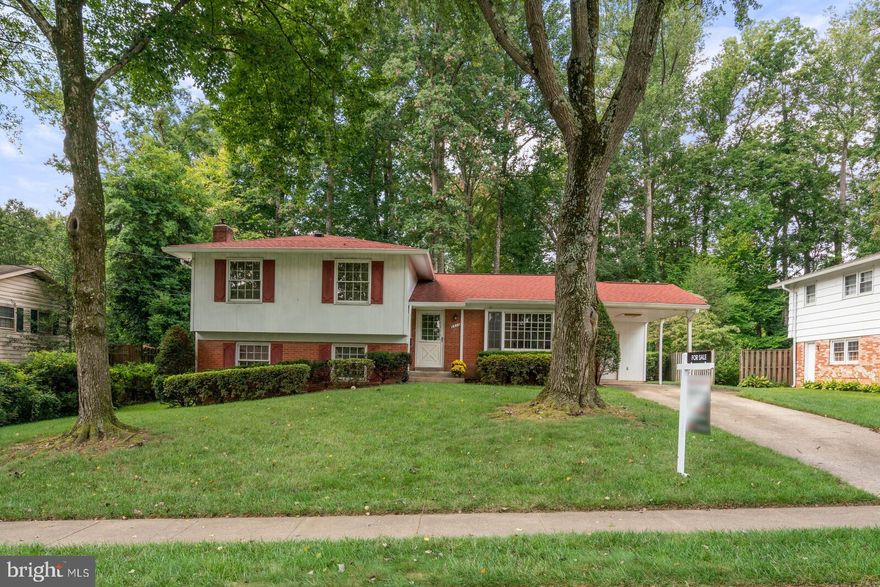 Investor/Flip/Rehab Opportunity in Sought After Ravensworth Farm! **Lake Braddock HS Pyramid**Great split level floorplan with large rear Sunroom, 3 Upper Level Bedrooms including the Primary BR/BA and 2 More BRs with another on the Lower Level.  Incredible Equity Potential with Comps on Updated Homes in high $600K's!  Home has great bones but needs some TLC and remodeling to shine.  Newer Roof/Gutters/HVAC/HWH.  Quiet and Convenient Location and Gorgeous level lot on Cul-De-Sac.  Elementary school within walking distance.  Bus stop at end of street, nearby Community Pool has memberships available, VRE train nearby in addition to shopping and easy access to 495.  Sold AS-IS, no repairs will be made.  Cash Only.