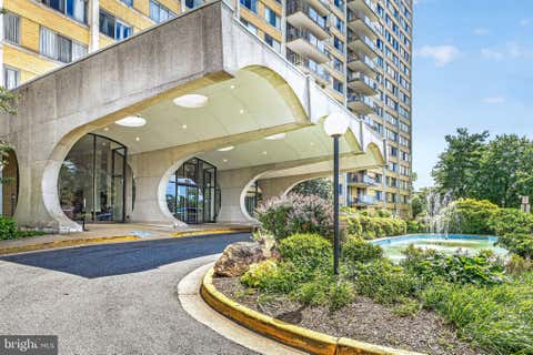 Photo of 301 N Beauregard Street #1001, ALEXANDRIA, VA 22312 (MLS # VAAX2063756)
