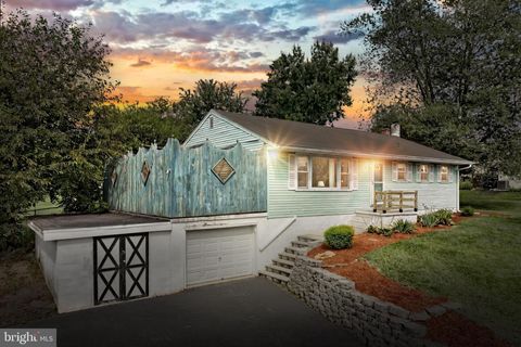 13 STUART DRIVE EAST BERLIN PA 17316