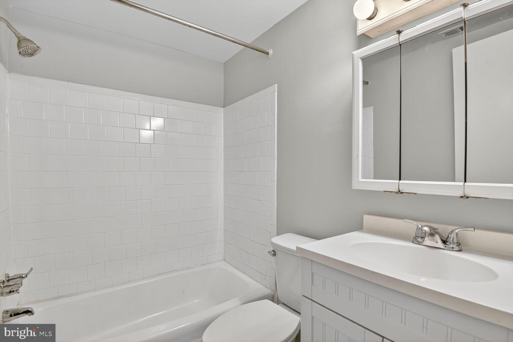 FRENCHMANS CREEK - Residential Lease