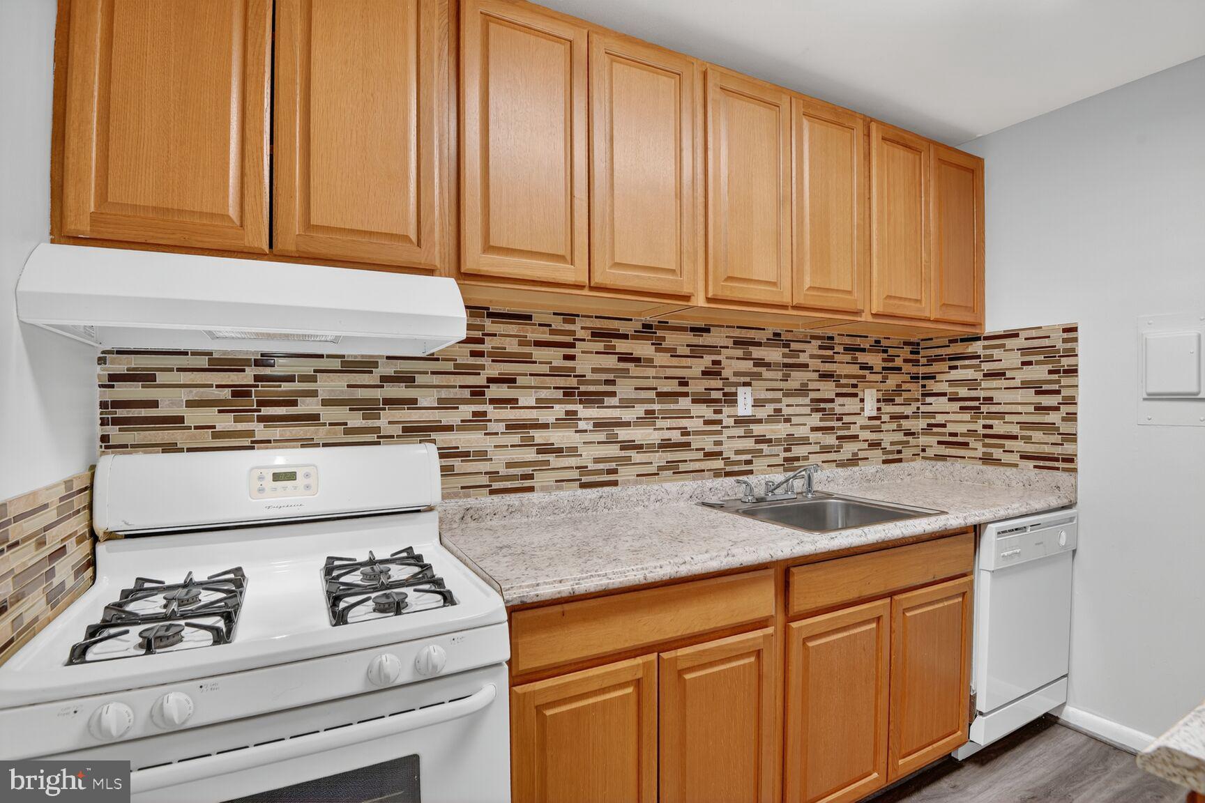 FRENCHMANS CREEK - Residential Lease