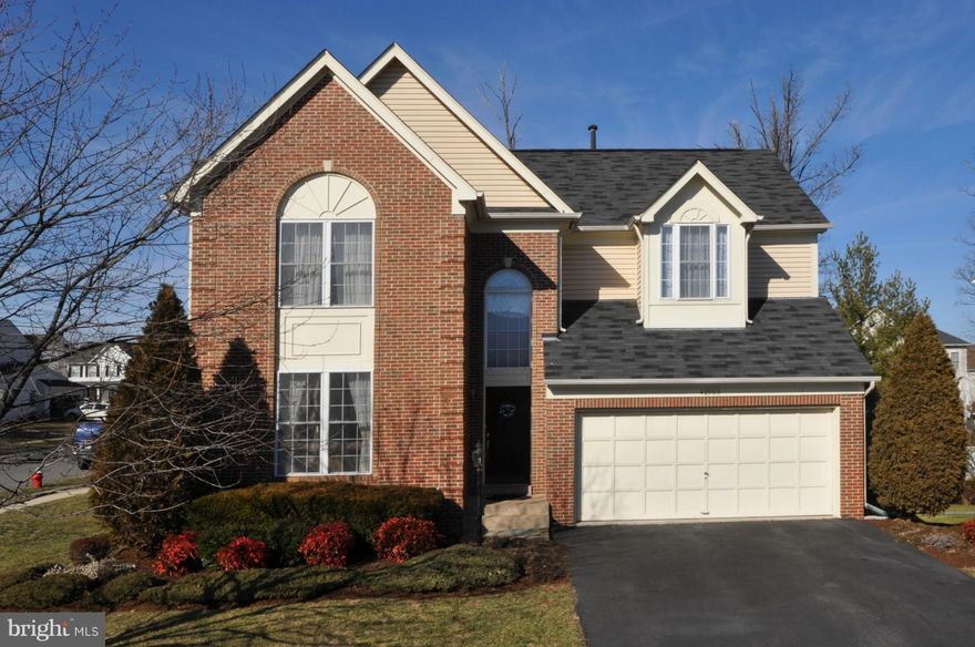 Open House Sun 2/19 1-4pm - Well maintained 3 Level 3 BR 3.5 Bath w/2-Car Garage - 2-Story Cathedral ceilings in Foyer & LR, hardwood floors on the main level & new carpet on the upper level. Bay window in DR! Spacious Master BR Suite w/Super Bath.  Lower Level is a must see w/custom built in desk, bookcases, wet bar & full bath! Very private rear deck & well manicured yard - Stone Bridge HS