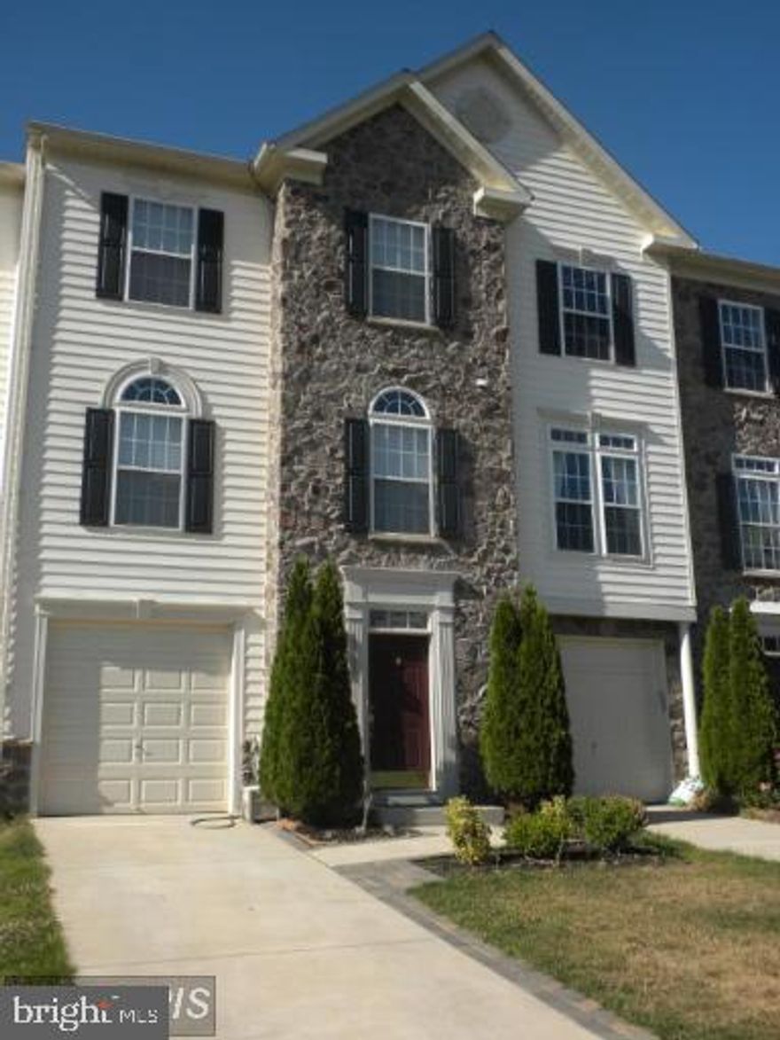 Golf course community garage 3bed & 2.5 bath town home, Over 3000 Sq.,Bump out on all 3 levels, Wooded view, Trex Deck, Gourmet kitchen with 42in cherry cabinets w/ctr island & granite & SS Appls, Cherry Hardwoods on main level, Super master bath, Huge Walk-In Closet, Gas fireplace, Walking distance to Golf,Pool,Tennis & Shopping