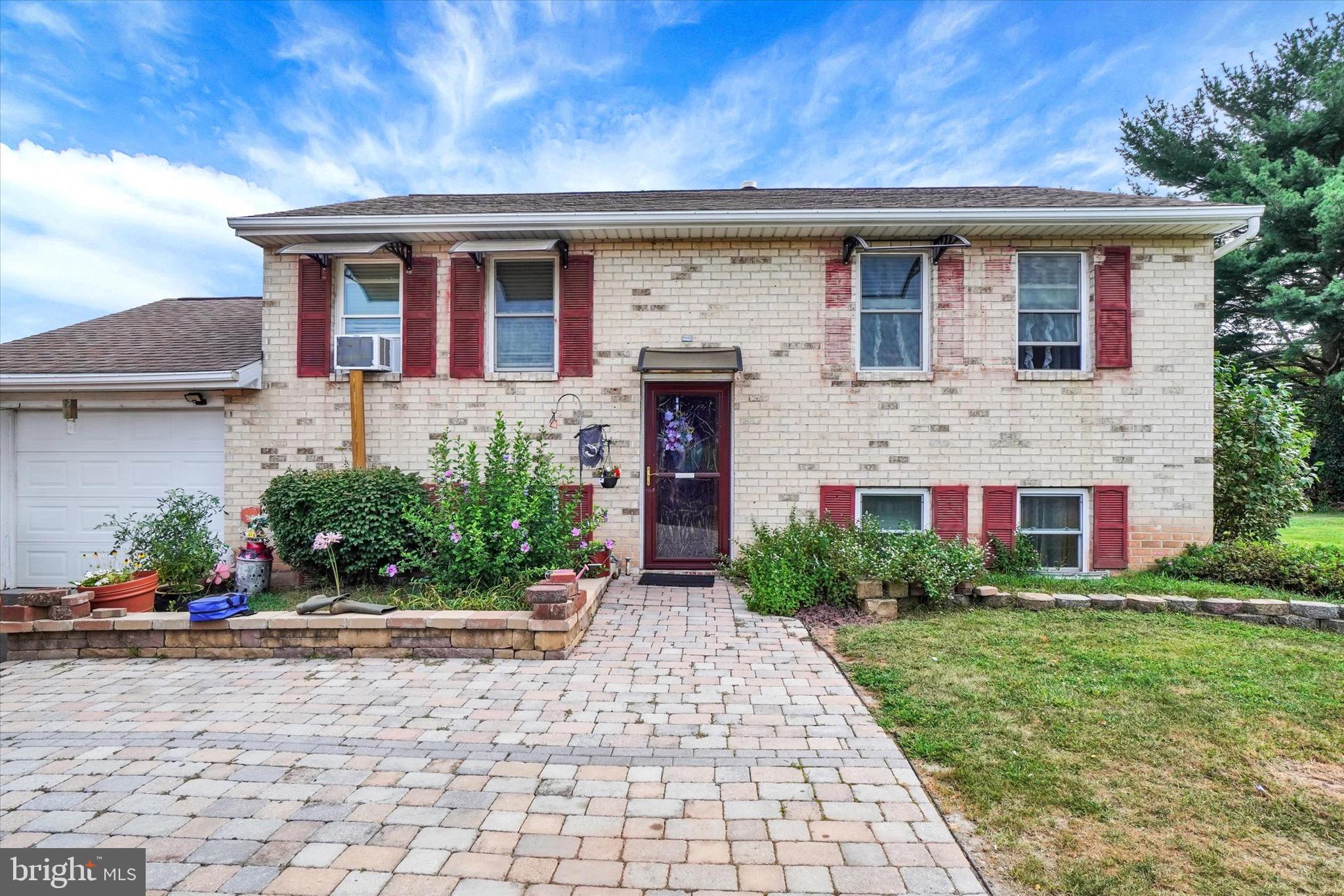 This 4-bedroom, 2-bath split foyer home in Dover offers a great layout and plenty of space to make your own. The upper level features a bright living area, an eat-in kitchen, and two bedrooms with a full bath. The lower level adds even more living space with a large family room, additional two bedrooms, full bath, and laundry area. While the home does need some cosmetic updates, it offers endless potential for the right buyer. Outside, you’ll find a nice yard for outdoor activities and an attached garage for convenience.
Perfect for anyone looking to put their own stamp on a property in a great location, this home is just minutes from schools, shopping, and major routes.