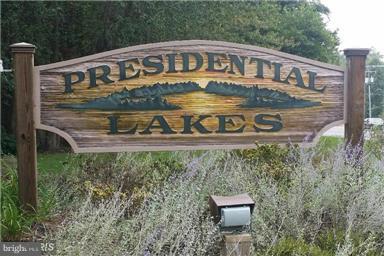 PRESIDENTIAL LAKES - Land