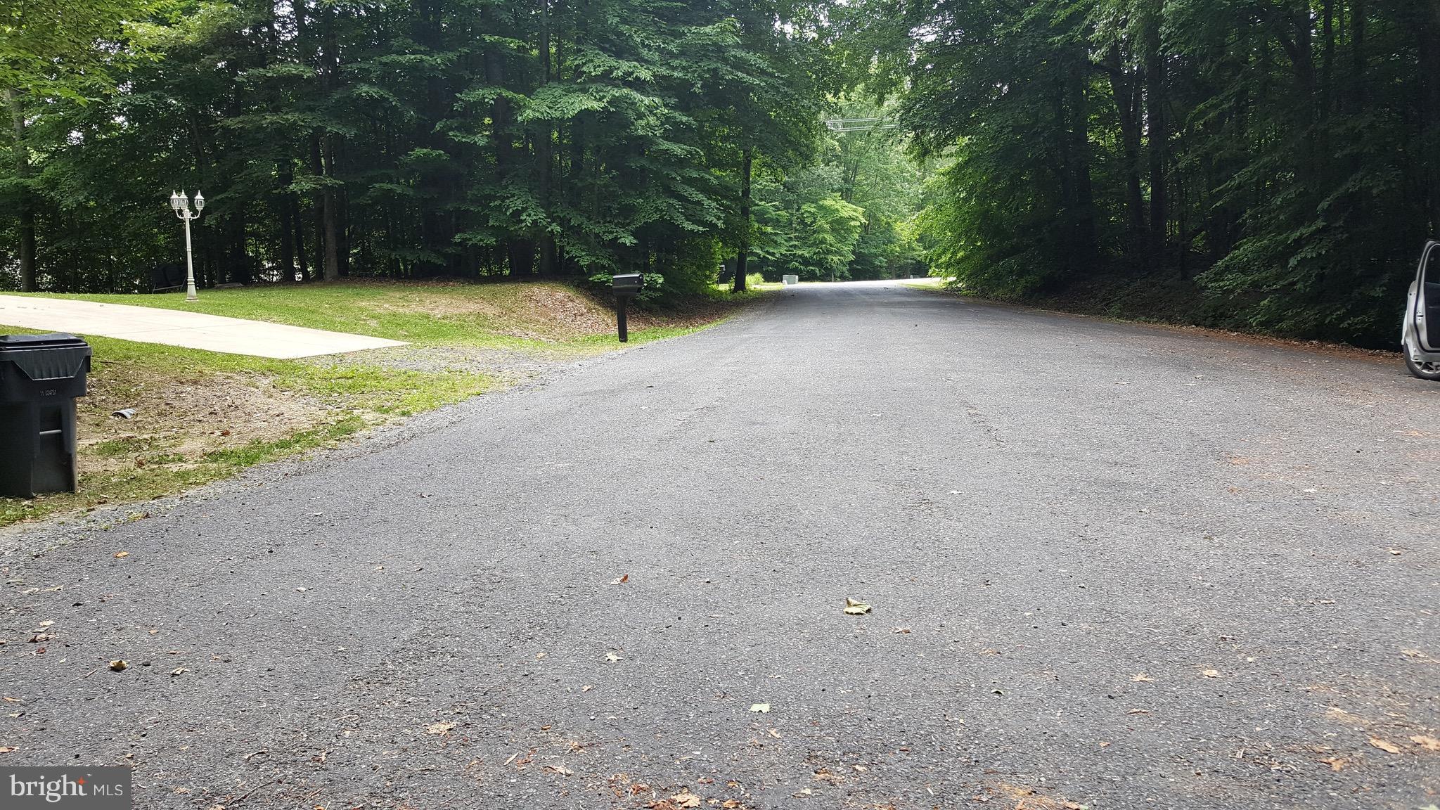 PRESIDENTIAL LAKES - Land