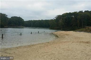 PRESIDENTIAL LAKES - Land