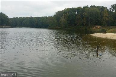 PRESIDENTIAL LAKES - Land