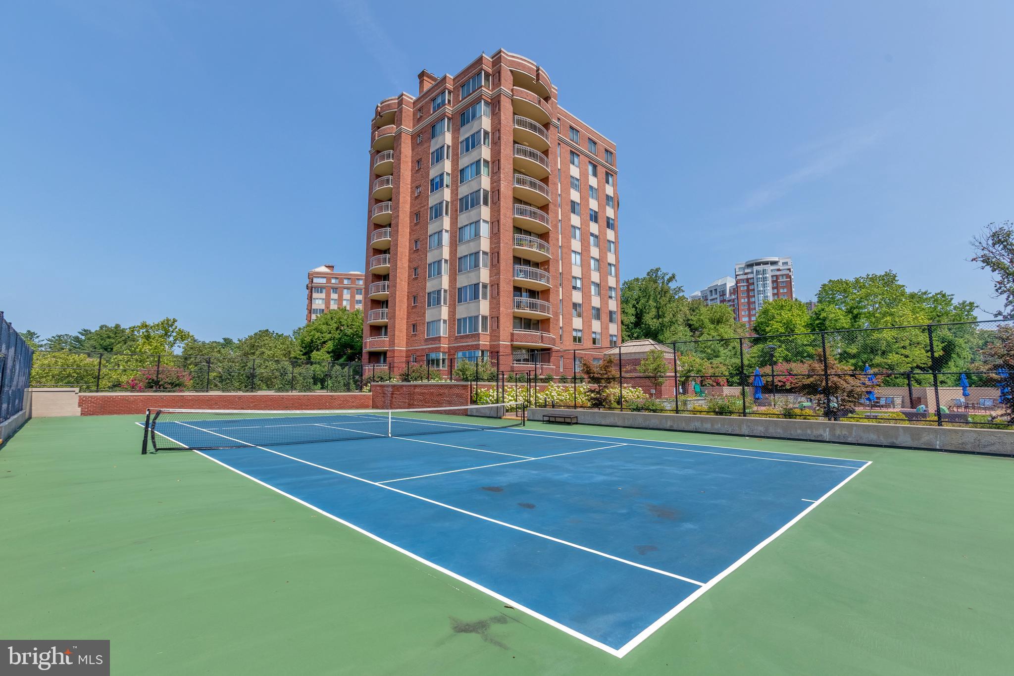 5800 NICHOLSON LANE 1-405