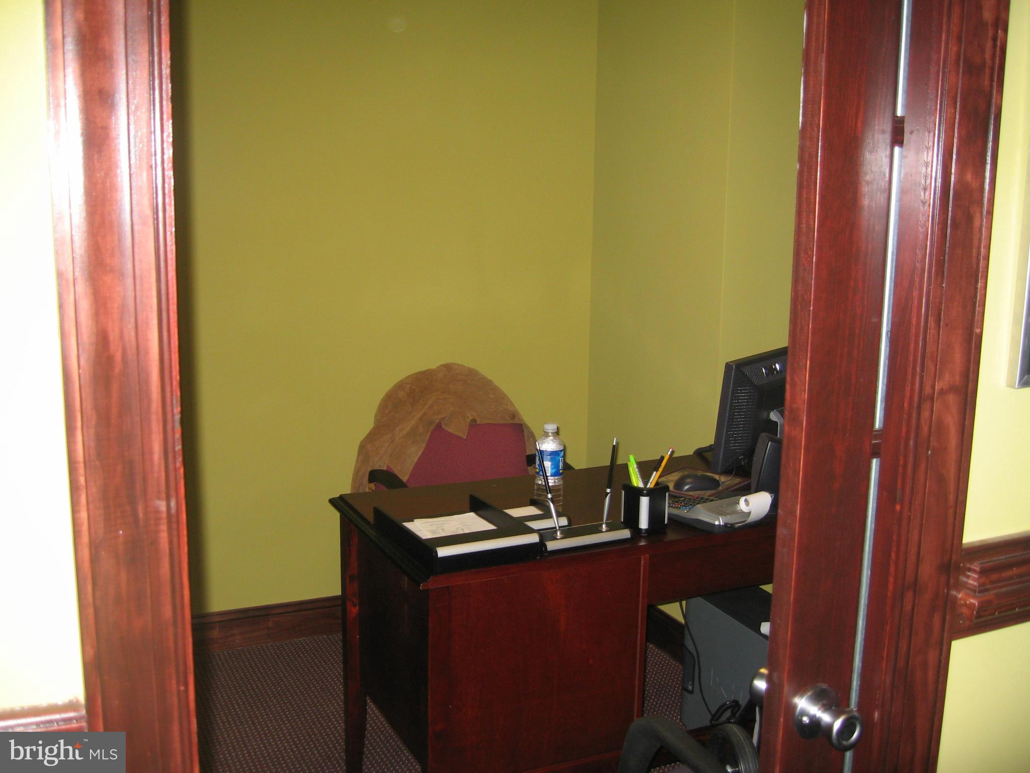 LANSDOWNE EXECUTIVE CENTER - Commercial Sale