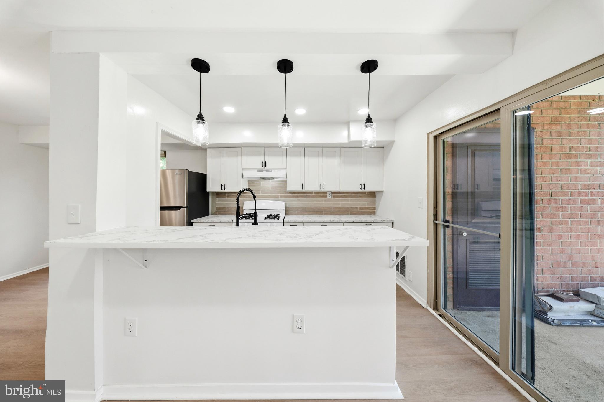 2202 GREENERY LANE 301-22