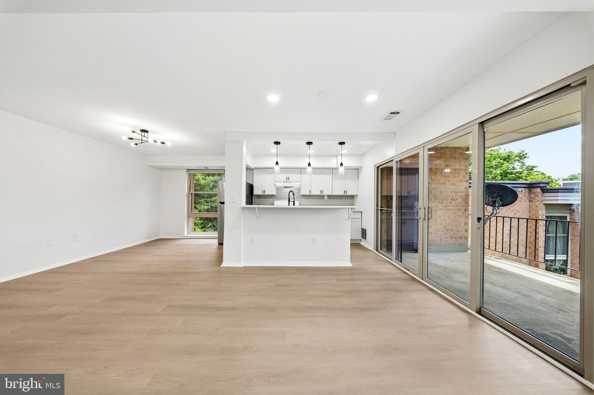 2202 GREENERY LANE 301-22