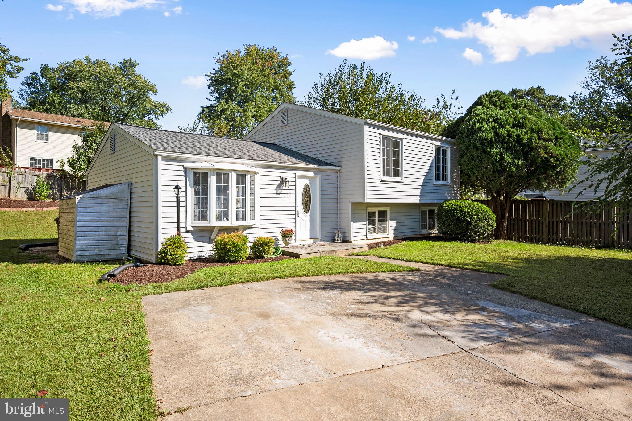 5703 OAK STAKE COURT