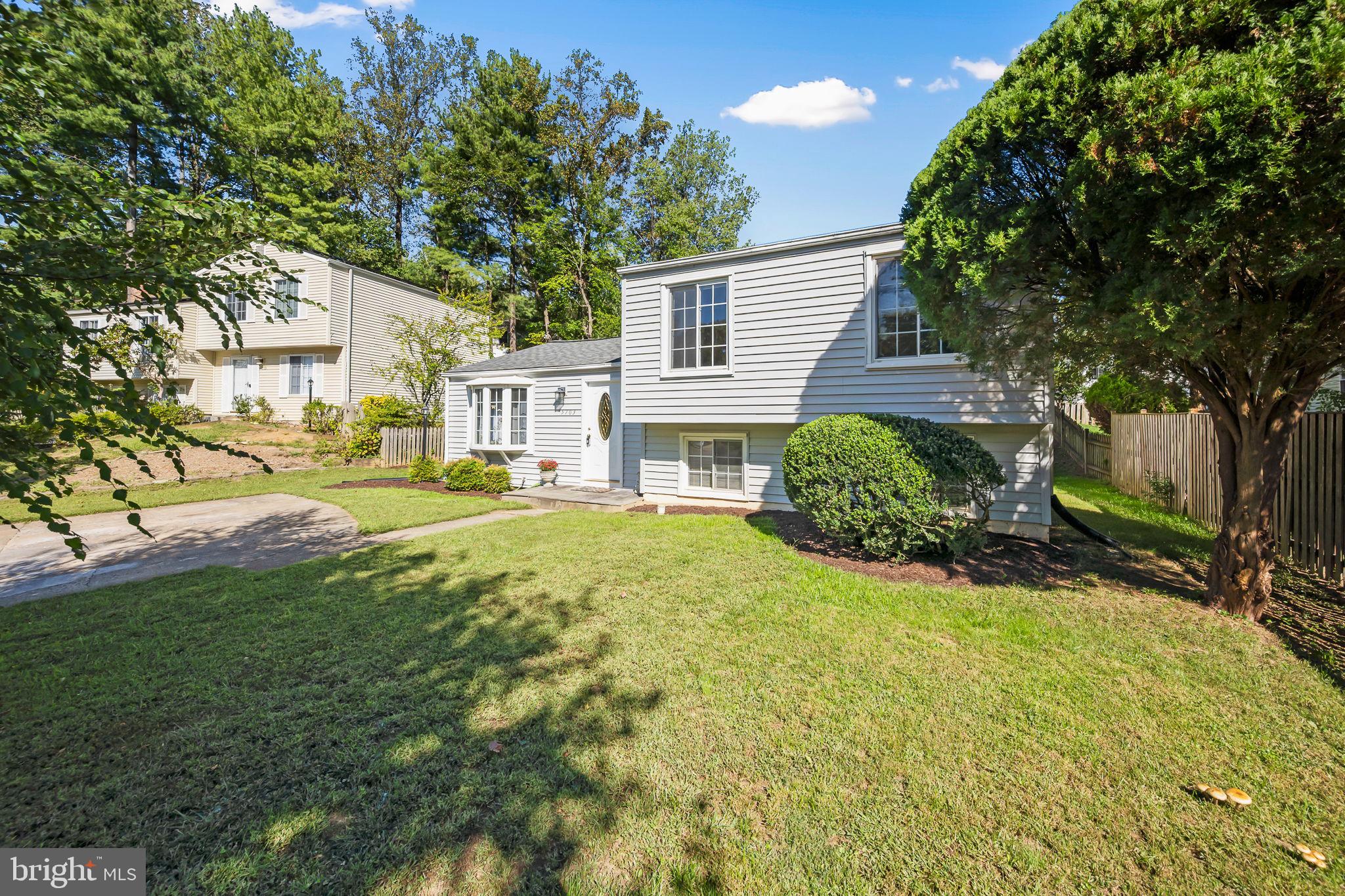 5703 OAK STAKE COURT