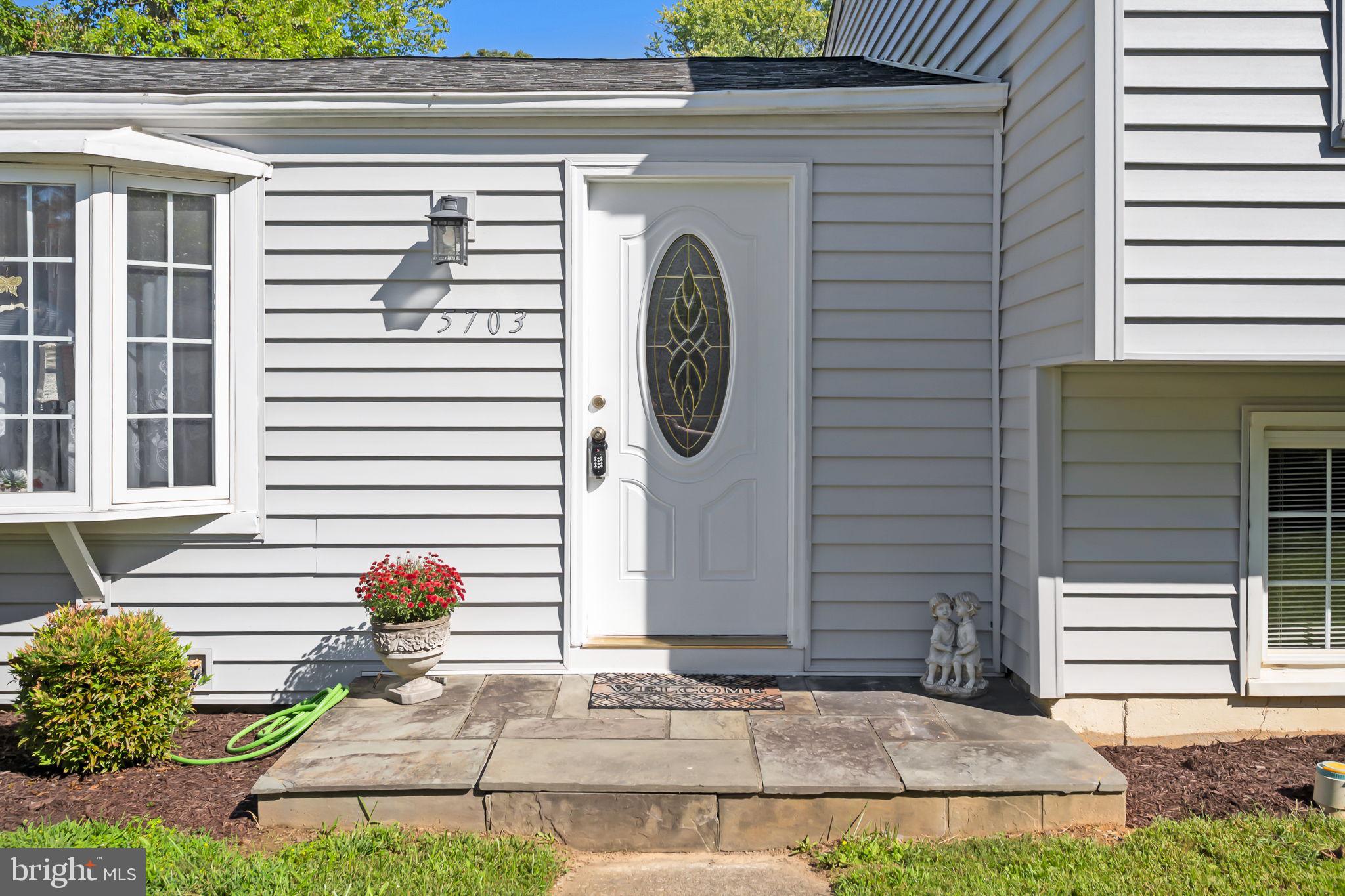 5703 OAK STAKE COURT