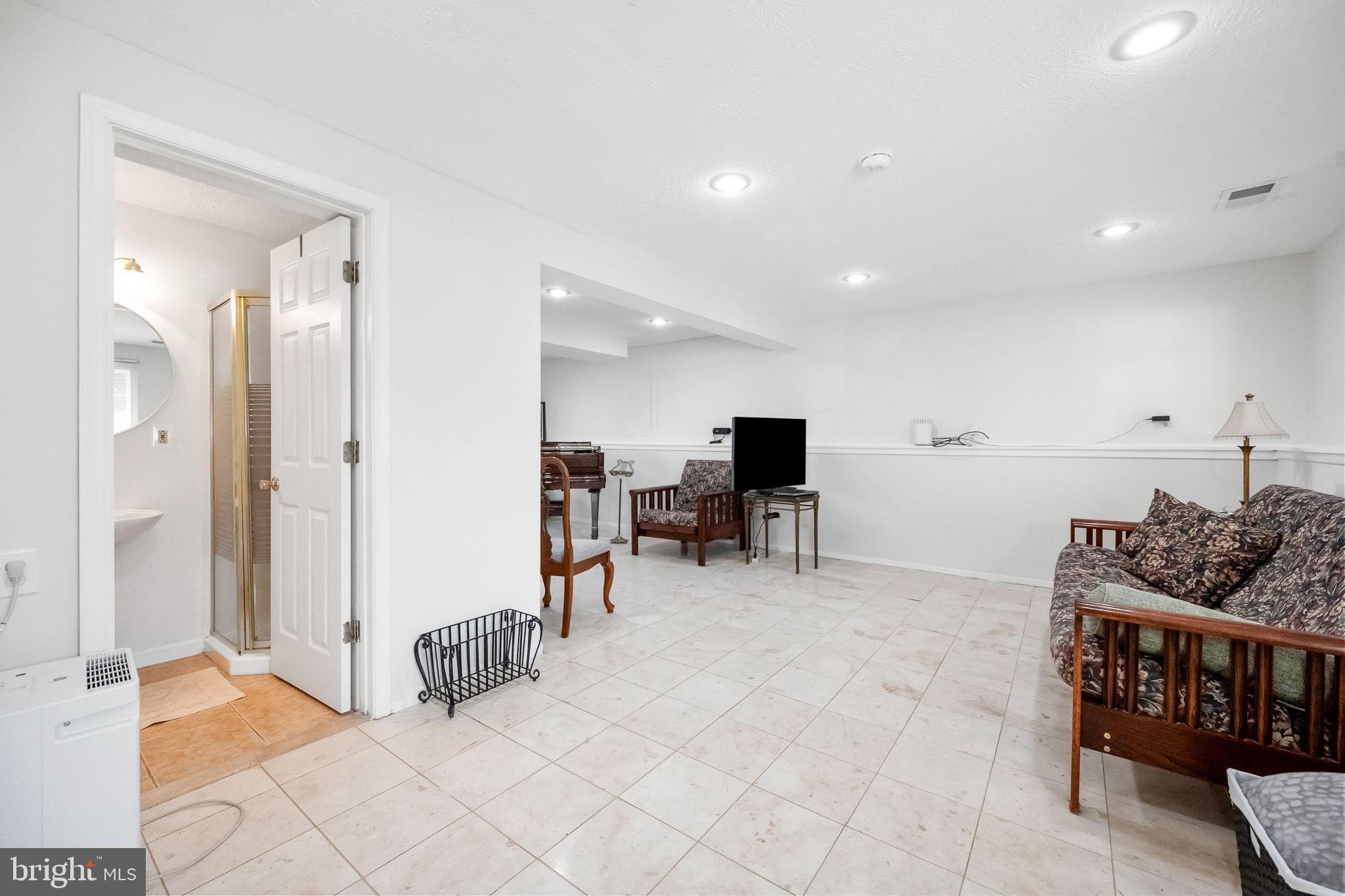 BURKE CENTRE - Residential