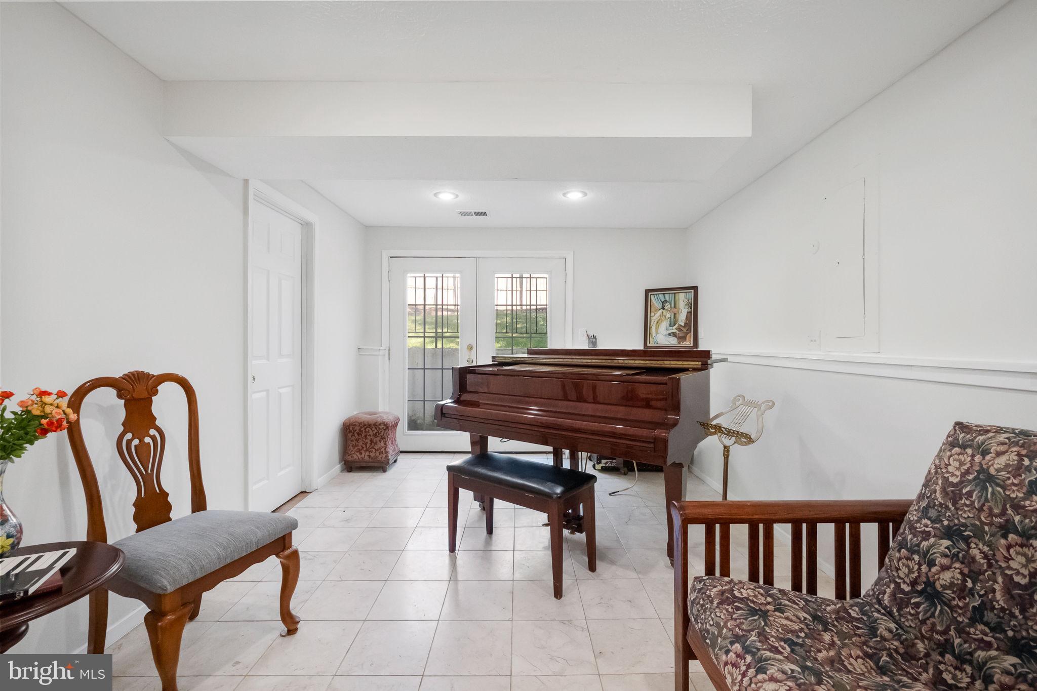 BURKE CENTRE - Residential