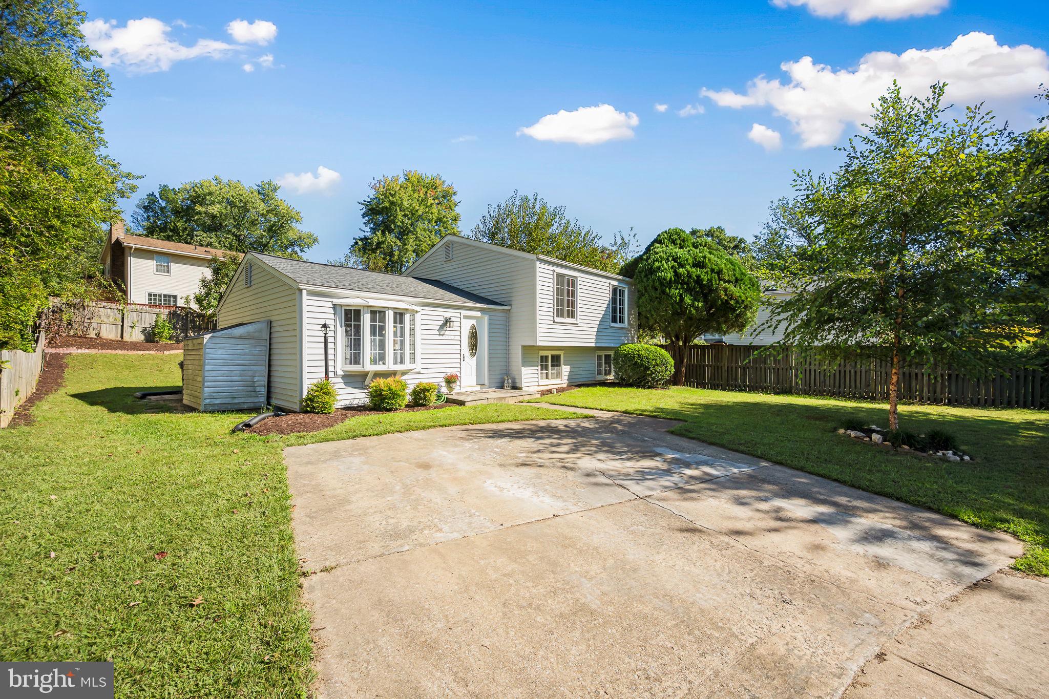 5703 OAK STAKE COURT