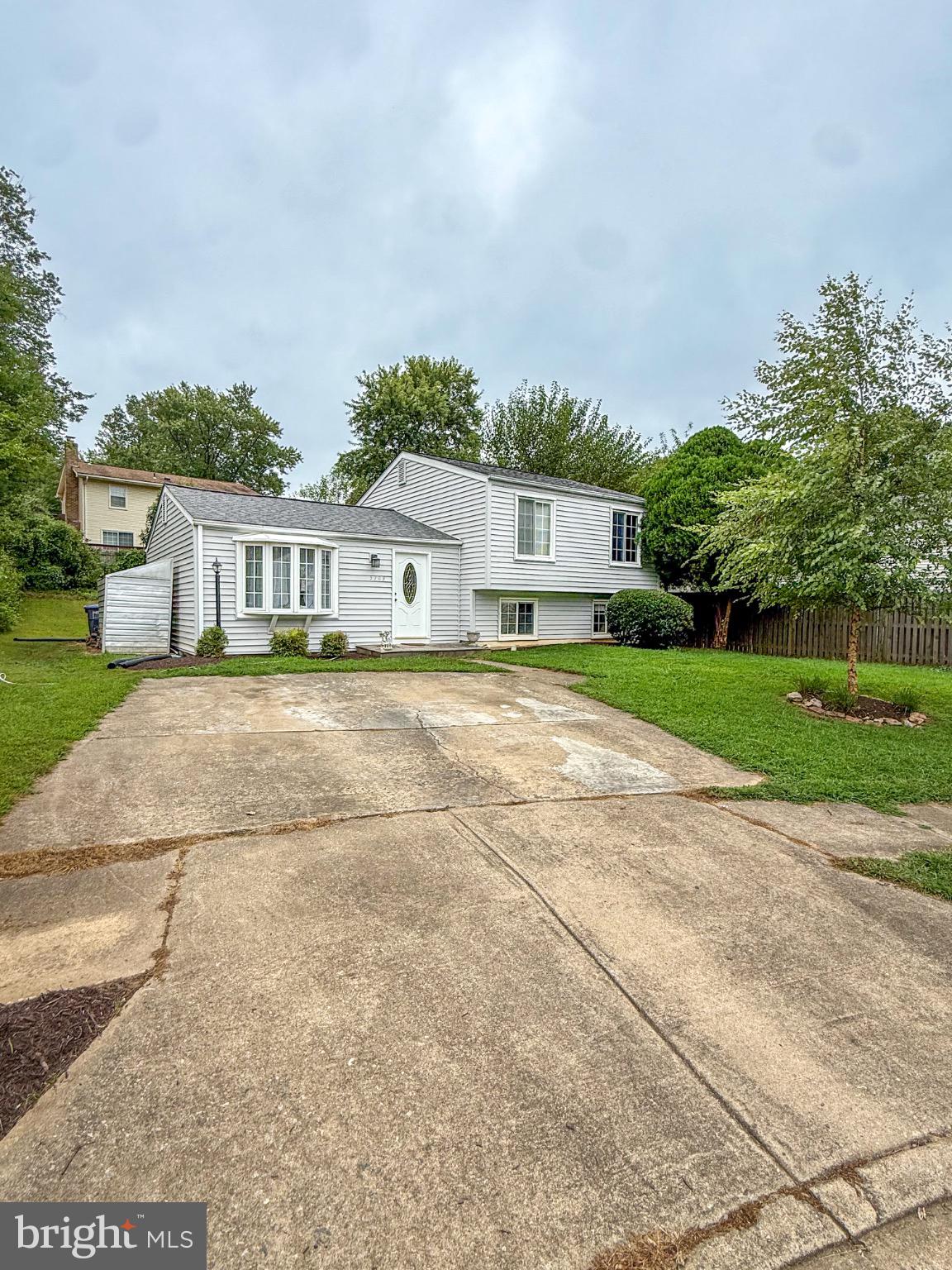 5703 OAK STAKE COURT