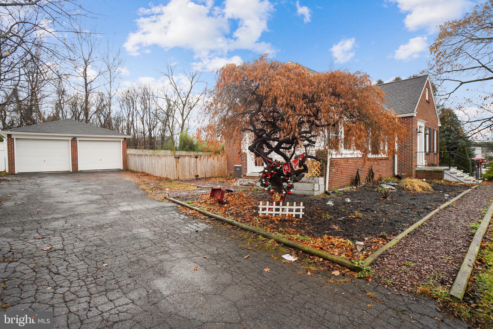 COLONIAL PARK - Residential