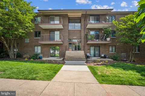 6220 Edsall Road Unit 302, Alexandria, VA MLS: VAAX2043446