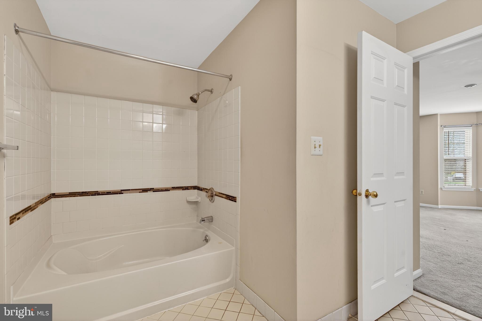 MAKEFIELD GLEN - Residential