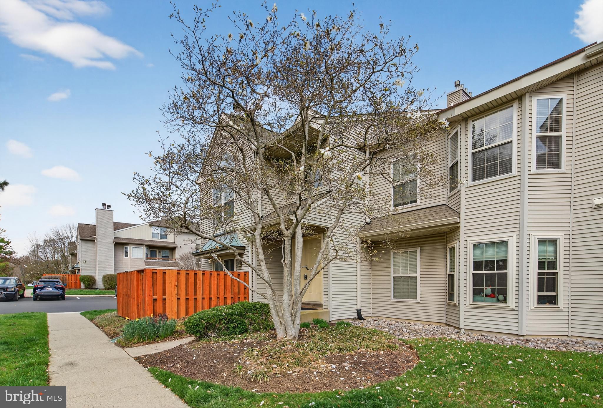 MAKEFIELD GLEN - Residential