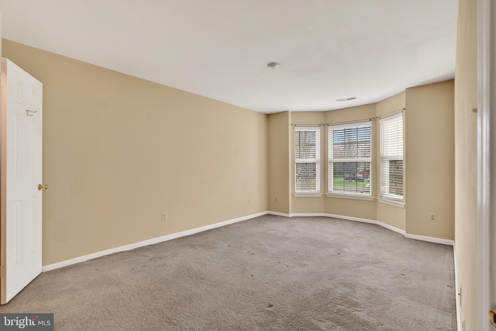 MAKEFIELD GLEN - Residential